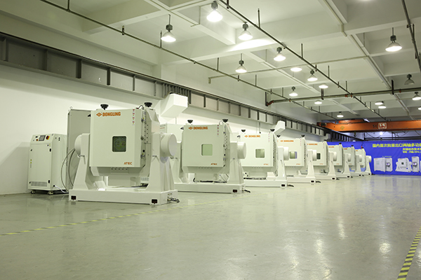 نظام الاختبار بالطاولة الدوارة متعددة الوظائف والمحاور